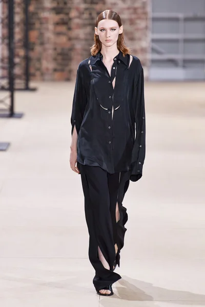 Look 28